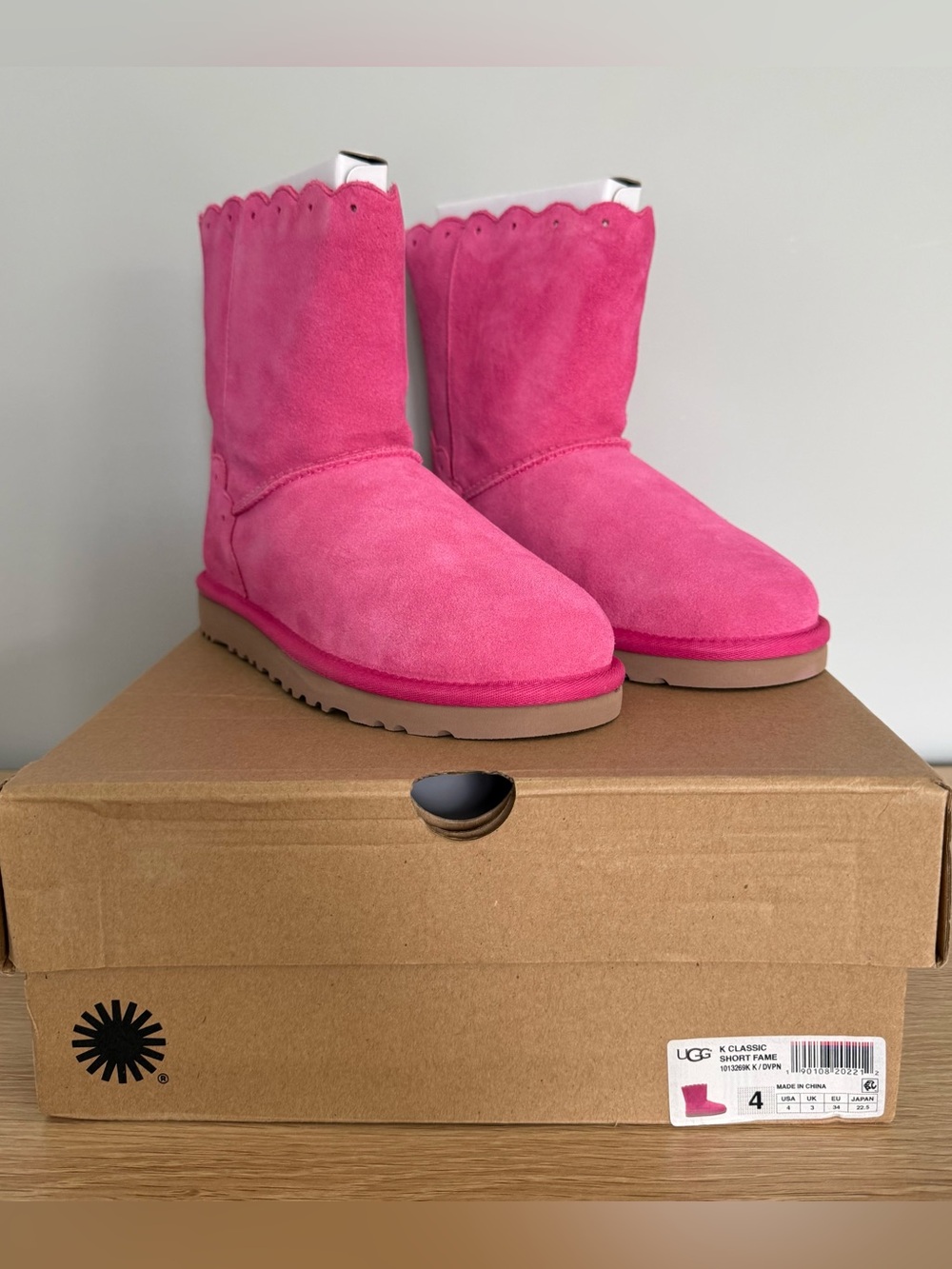 UGG Kids Bright Pink Suede Scalloped-Top Boots Size Big Kid’s 4 BNWT
